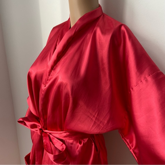 Hand embroidered Ruby Red satin kimono with belt - Picture 3 of 6